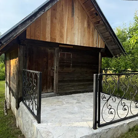 Stonehouse 052 *